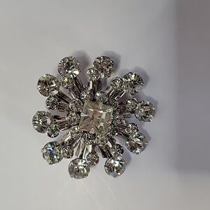 Vintage starburst Swavarski crystal sweater brooch